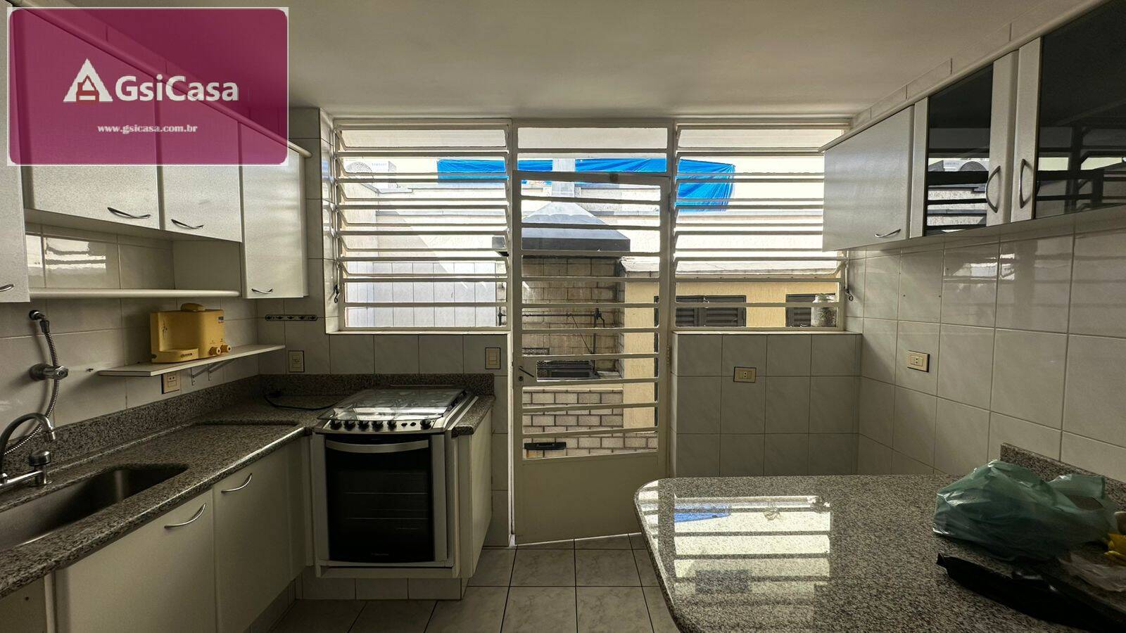 Casa para alugar com 3 quartos, 200m² - Foto 32